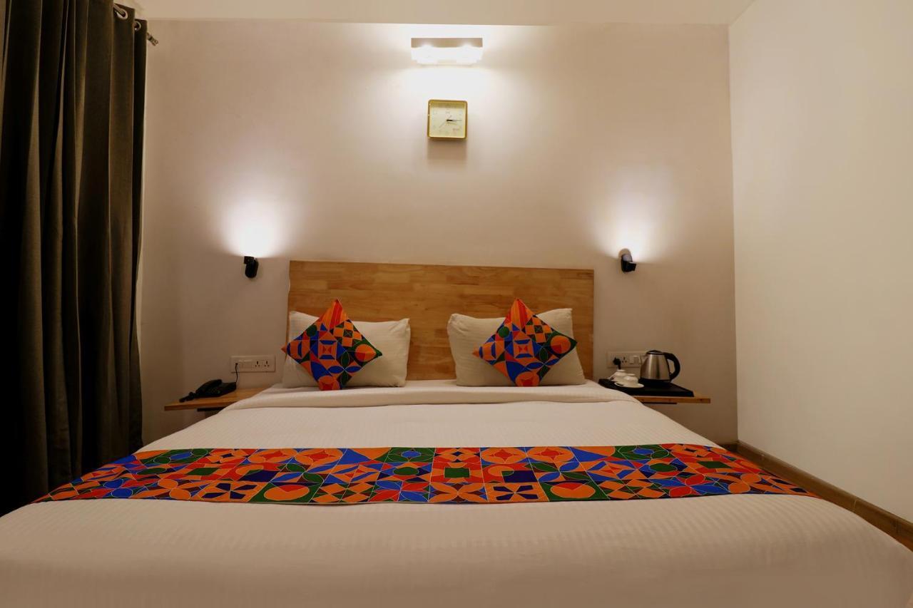 Fabhotel The Glory Гургаон Экстерьер фото
